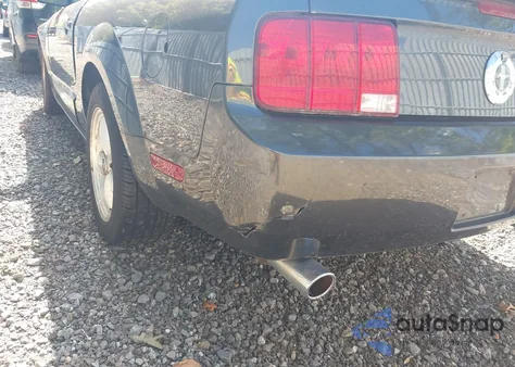 2007 Ford Mustang V6 Deluxe/V6 Premium z USA, uszkodzony, nr VIN 1ZVFT84NX75203414